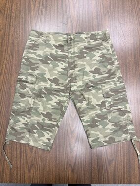 Plugg Men's Punk Skater Camo Cargo Shorts - Olive Green ☠️